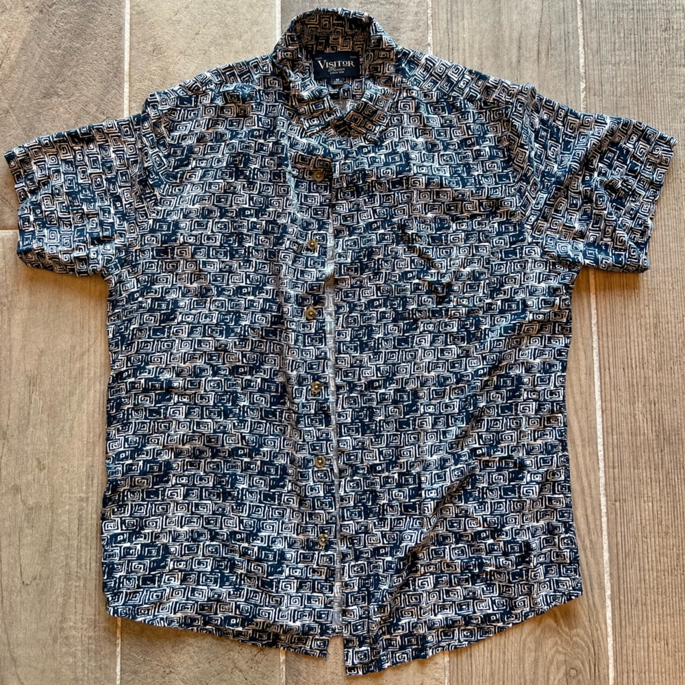 Trademark Visitor brand men’s shirt, size M!